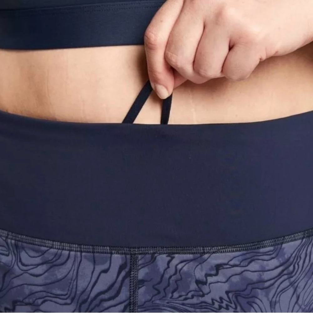 Athleta Shorts Printed Run With It 3.5" Size Large dark Blue great for run, more - Picture 3 of 6